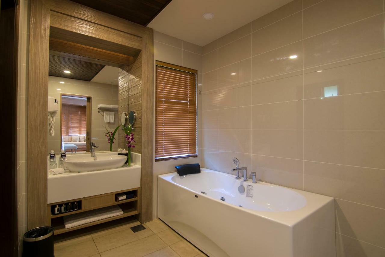 Royale Chulan Cherating Villa Exteriör bild