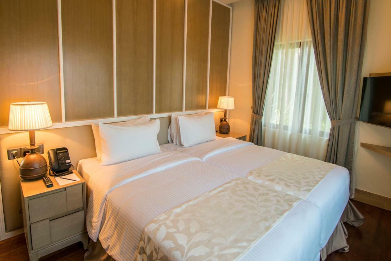 Royale Chulan Cherating Villa Exteriör bild