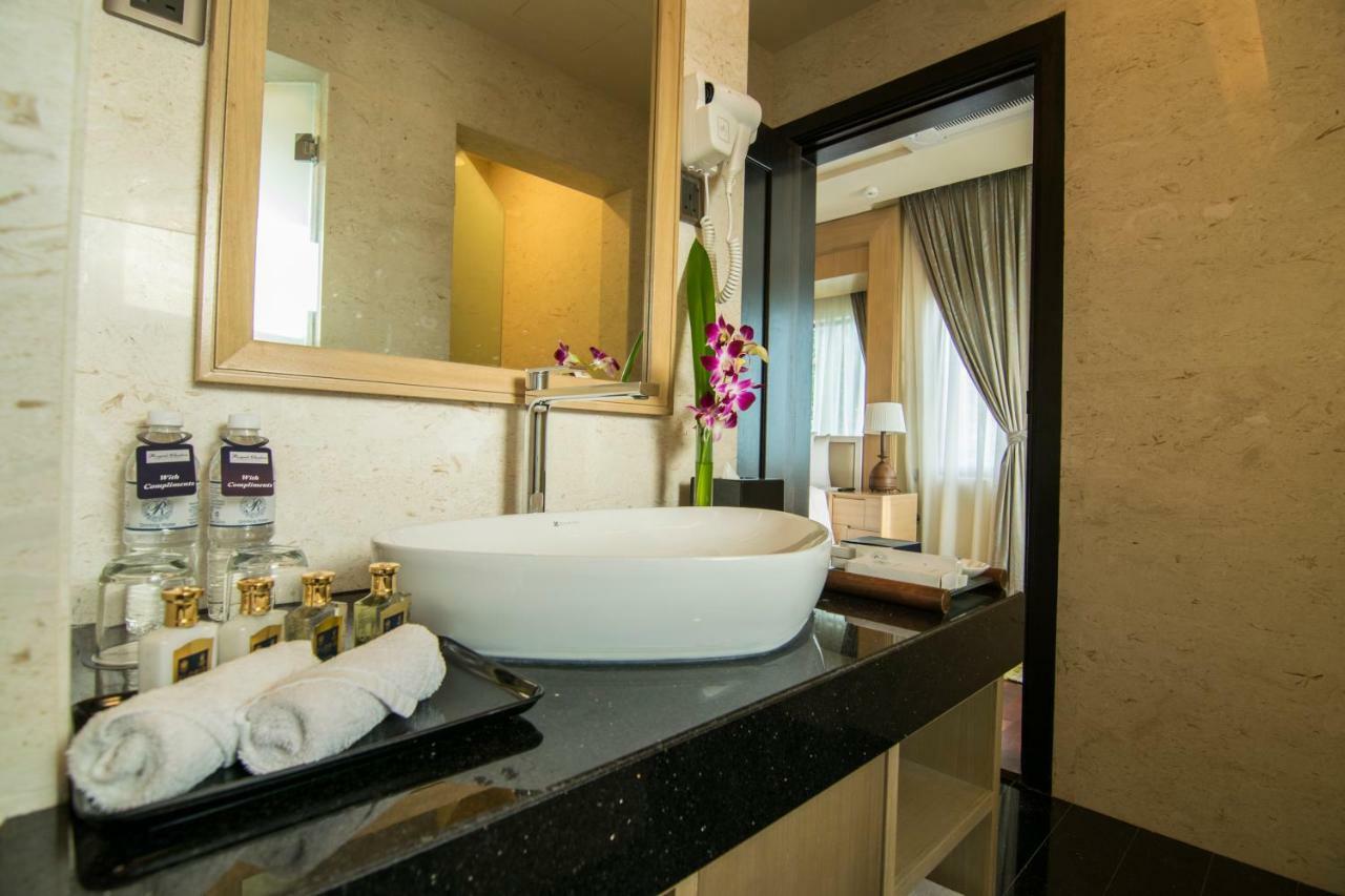 Royale Chulan Cherating Villa Exteriör bild